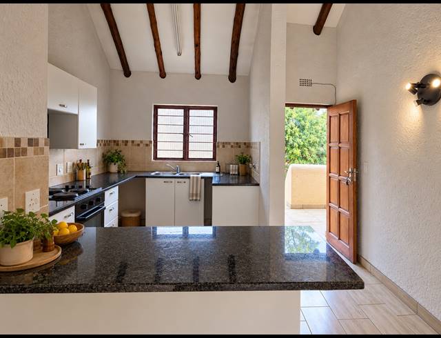 2 BEDROOM APARTMENT FOR SALE IN BRYANSTON